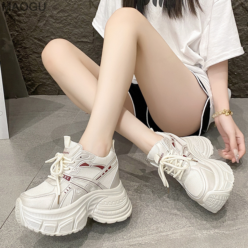 Sepatu Sneakers Wanita Bertumi - Sewing Garment ulasan dan harga